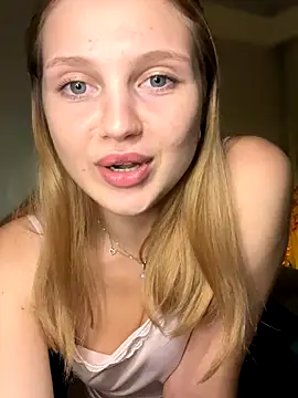 Webcam Model (Emaline_Fane)  is live.Free join now!