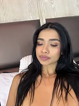 Webcam Model (Bella_Smiith_)  is live.Free join now!