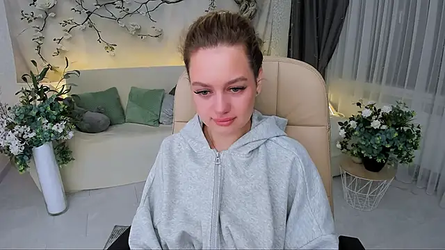 MiracleCurly from StripChat is Freechat