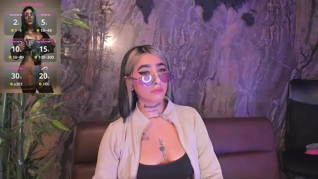 RIDE BIG DILDO ANA L + ATM