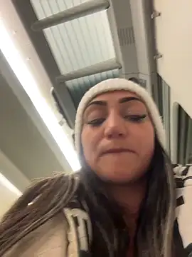  Ninabigtitied chat room