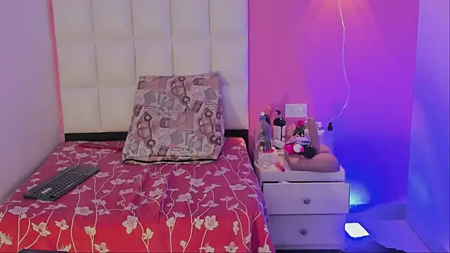 alanna_hot3 - Alanna_hot3's free webcam - UK Sex Cams