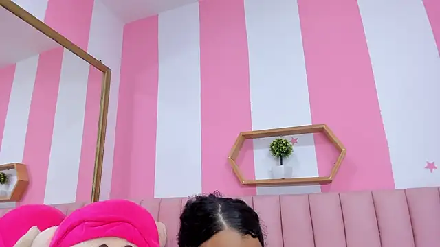 ISABELLA_020 live cam screenshot female from Colombia on CamHD – HD Live Webcams & Adult Chat