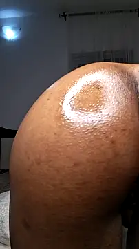 Webcam Model (GlobeTrottieHottie1)  is live.Free join now!