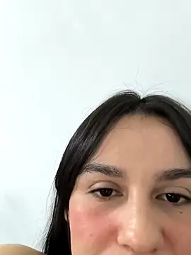 Webcam Model (Daniela-rosee)  is live.Free join now!