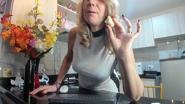 ashleymilf_1 (F mature) - strepstease hot hot