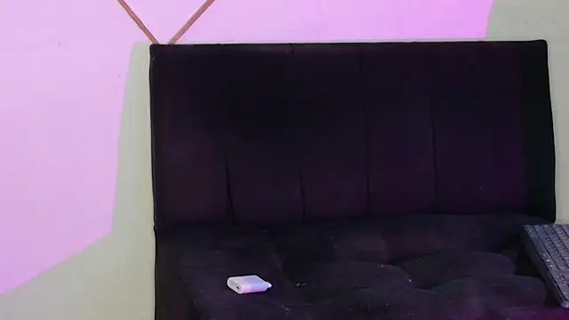 linda_andrew (F young) - show oil