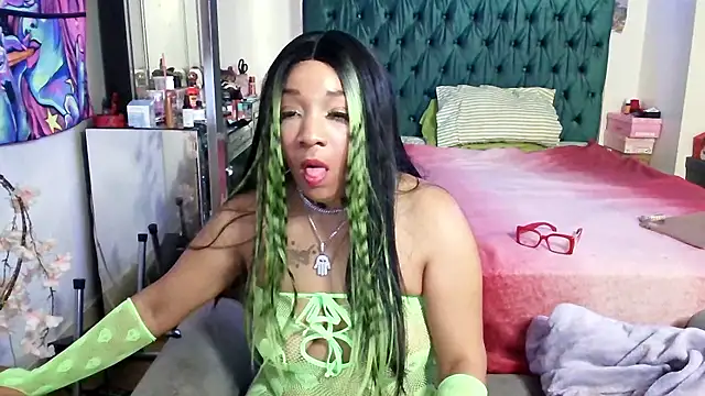 YasmineMinaj's Stripchat show and profile