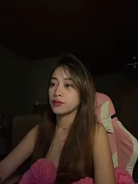 yummiiieee28 (F young) - first time anal show