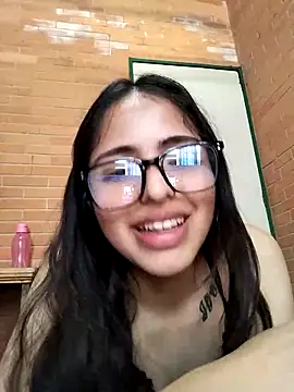 Webcam Model (Goddesscut333)  is live.Free join now!