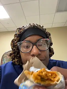 Webcam Model (Tu_GataLinda)  is live.Free join now!