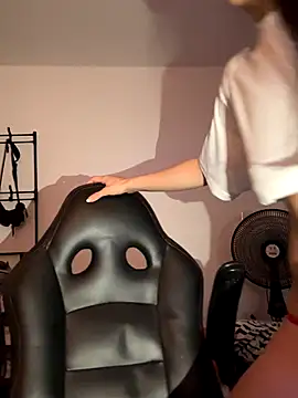 Webcam Model (Liissa_cute_)  is live.Free join now!