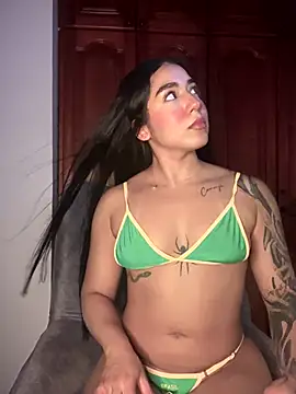 Webcam Model (KaditaNavarro)  is live.Free join now!