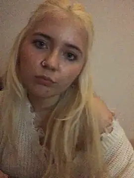 Webcam Model (Blondie_Sofia_Essexbabe)  is live.Free join now!