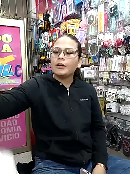 vale_saenzz (G young) - Show tits