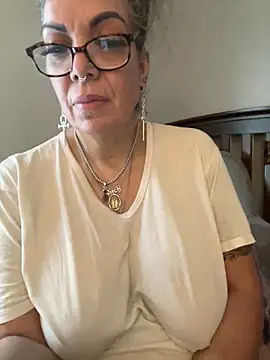 Webcam Model (dieseldame1313)  is live.Free join now!