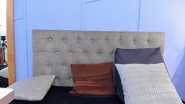 nathalie_rossel (F young) - twerking naked x5 min