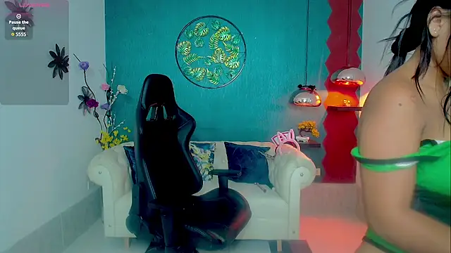 scandarkmarie (F teen) - show hole