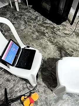 giannis090 (M young) - bathing in public