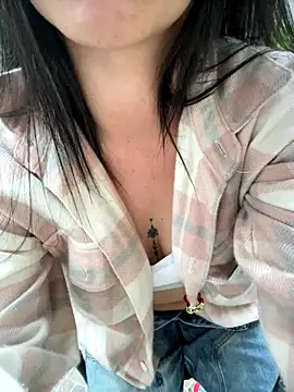 pamelajonsom_ (F young) - show pussy-feet in the public 😻