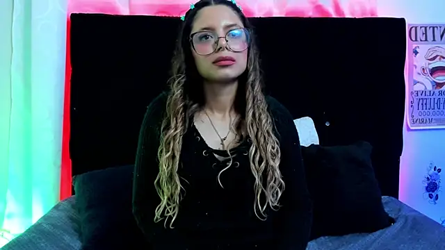 eviy_queen (F young) - Show pussy (2min)