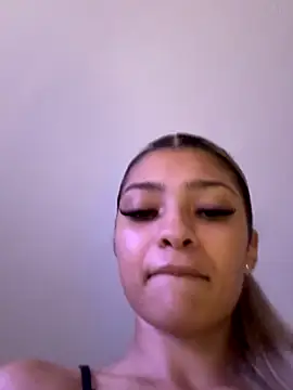 Honeyyyxo from StripChat is Freechat