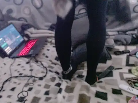 Alezb from StripChat is Freechat