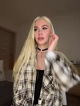 Webcam Model (xDinnax)  is live.Free join now!