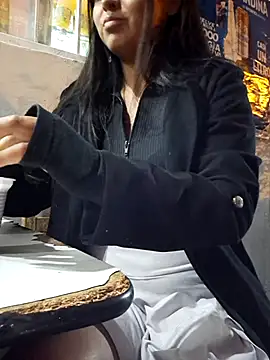 lunahot_777 (F young) - finger in ass in public