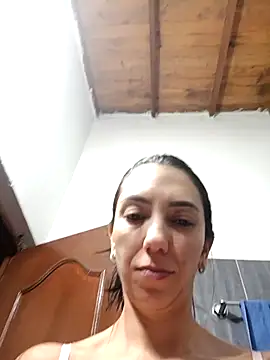 Webcam Model (LunaZambrano)  is live.Free join now!