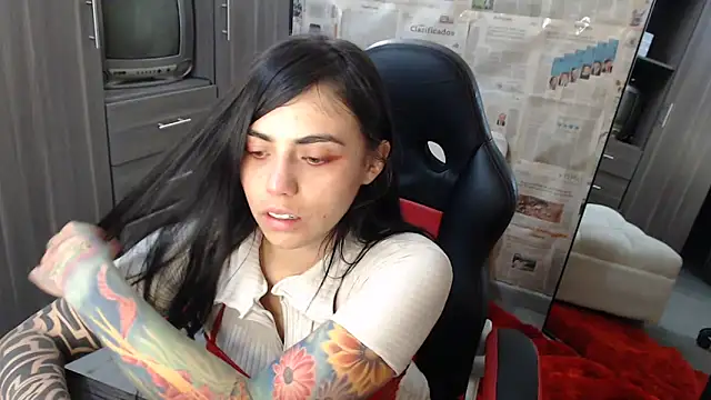 i_am_nina_ (F young) - DILDO PLAY PUSSY