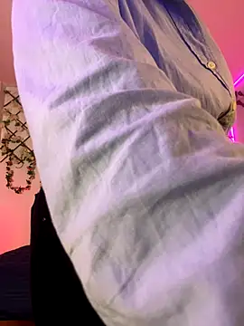 Webcam Model (MiaCollinssx)  is live.Free join now!