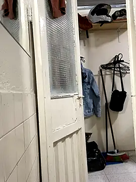 Webcam Model (Paula382023)  is live.Free join now!