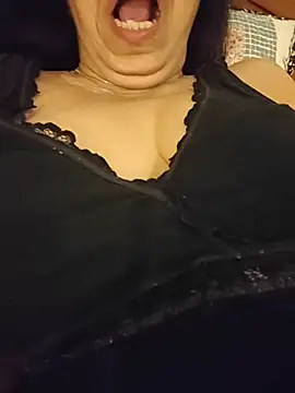 Webcam Model (NakedMILFx)  is live.Free join now!