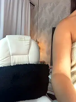 Webcam Model (AriaVixen_)  is live.Free join now!