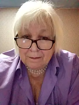 Webcam Model (Alexia64231)  is live.Free join now!