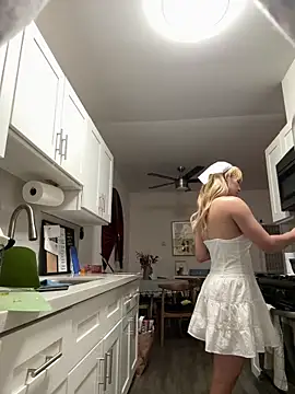 rileylovesyou (F young) - Play with my clit