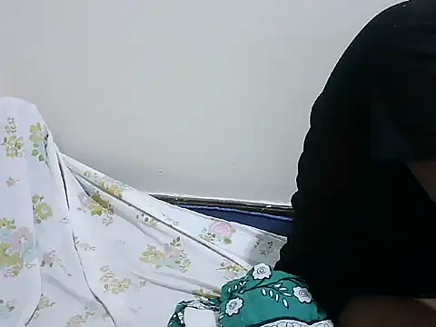 prettybeee - Prettybeee's free webcam