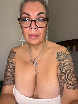 Webcam Model (dieseldame1313)  is live.Free join now!