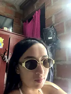 Webcam Model (RAKEL37)  is live.Free join now!