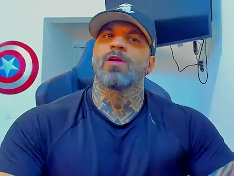 joshrigby (Ask my age) - shirt off and wet my nipples