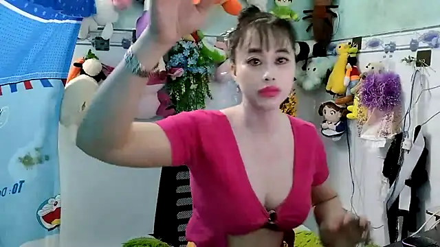 emgaixinhngoan webcam stripchat model stream image