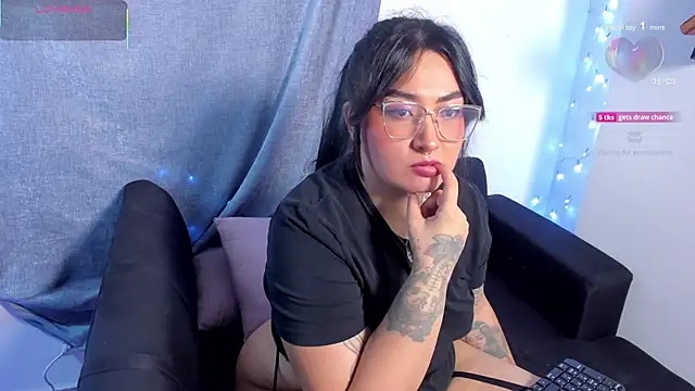 curvybaddie99 - Curvybaddie99's free webcam