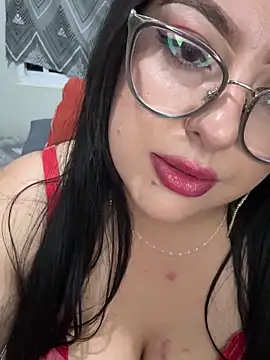 Webcam Model (MileyGia)  is live.Free join now!