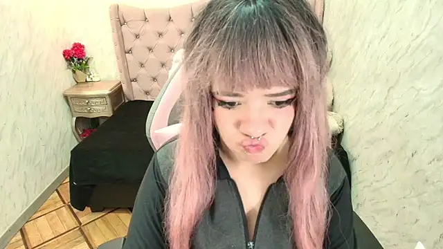 emily_wilde (F young) - finger pussy play + blow job fun