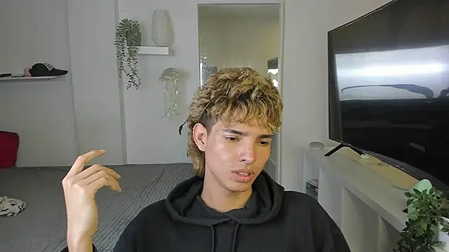 santy-kitty (M twink) - cum show