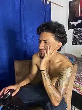 Kriss_Edwards from StripChat is Freechat