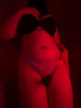 Webcam Model (Cameelia)  is live.Free join now!