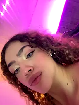 Webcam Model (KayllaEvanss_)  is live.Free join now!