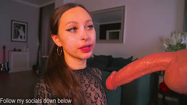 karolineneuer_ (F young) - Deep and hold